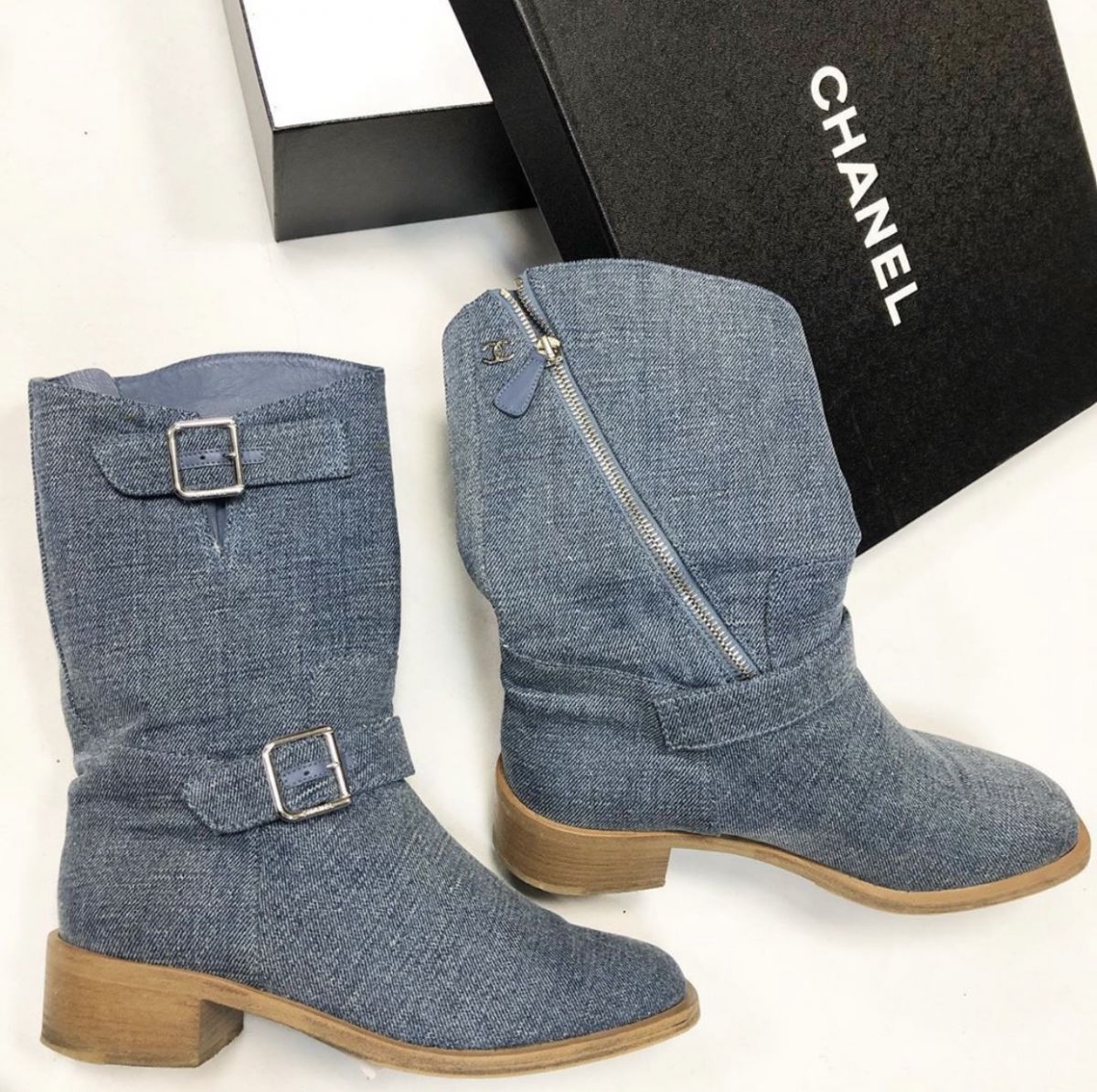 Сапоги джинсовые Chanel размер 38.1/2 цена 15 385 руб