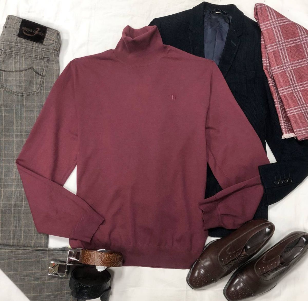 #Mechtamen
Пиджак BURBERRY размер 46 цена 7 828 руб 
Водолазка TRUSSARDI размер 3XL цена 6 262 руб 
Брюки JCOHËN размер 33 цена 7 828 руб