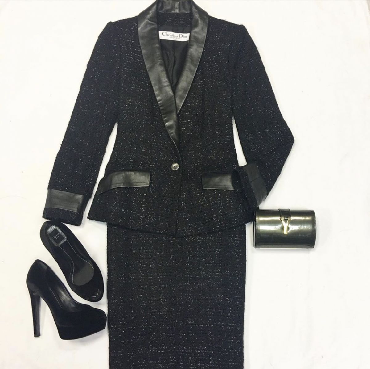 Костюм /люрекс/кожа/ Christian Dior размер 38/42 цена 23 077 руб Туфли размер 37 цена 7 693 руб Клатч YSL 