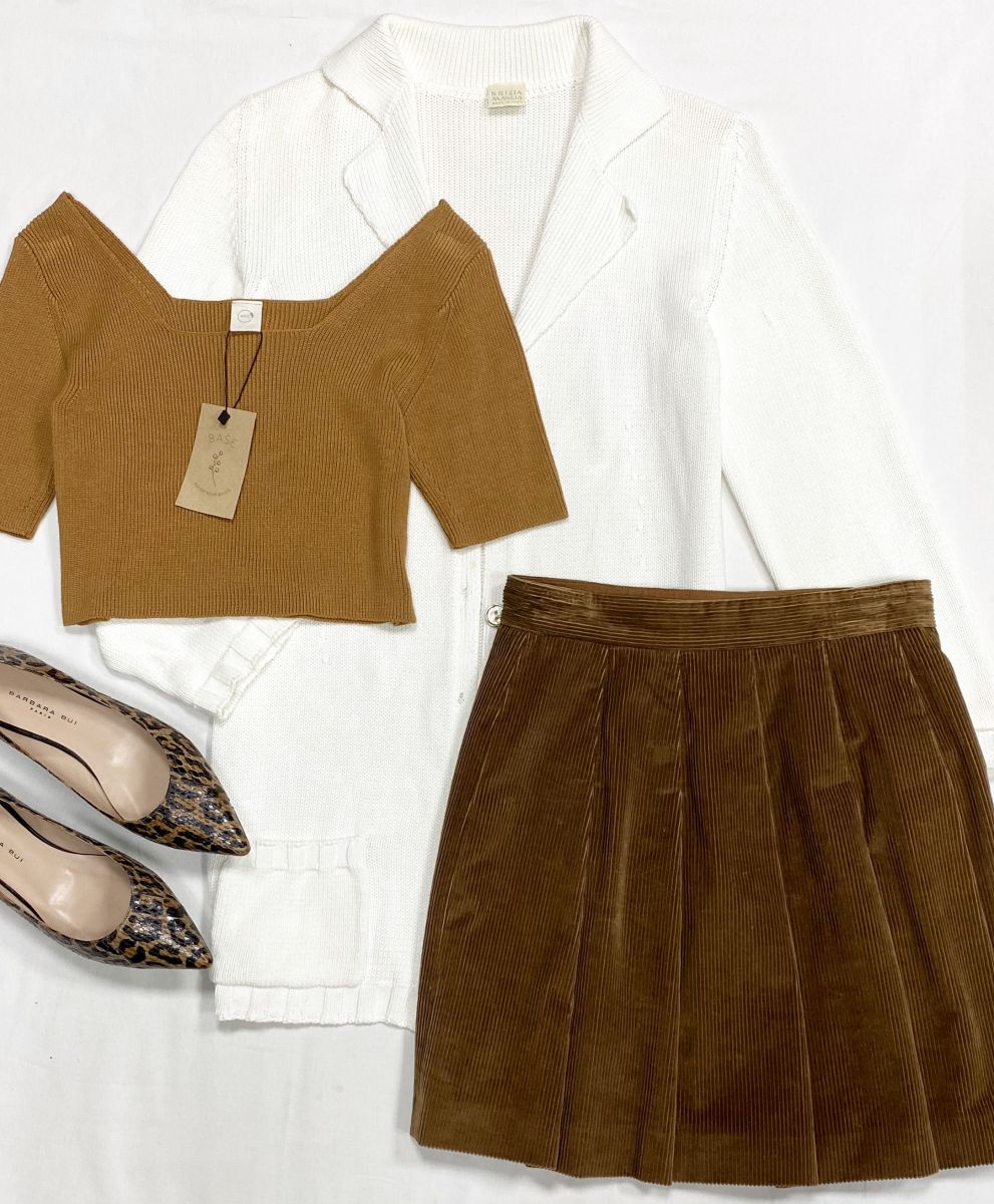 Юбка /вельвет/ Weekend/ Max Mara размер 42 цена 6 262 руб
Топ Base размер S цена 4 697 руб
Кардиган размер 42 цена 4 697 руб
Балетки Barbara Bui размер 40 цена 15 655 руб