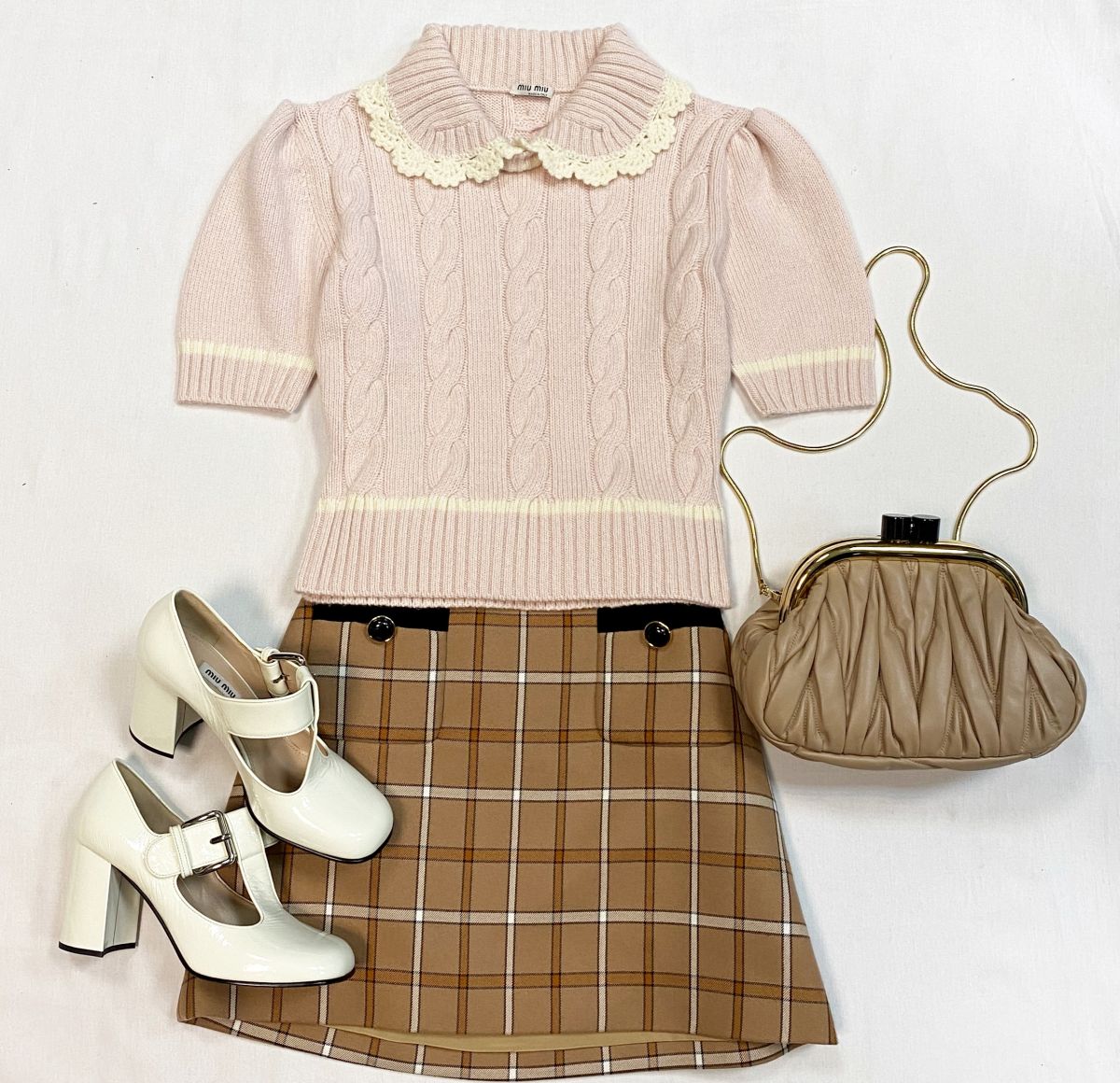 Кофта Miu Miu размер 40 цена 10 770 руб
Юбка Miu Miu размер 38 цена 12 308 руб
Туфли Miu Miu размер 38 цена 23 078 руб
Сумка Mi Miu 
