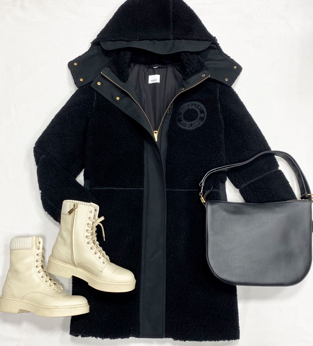 Пальто Burberry размер 38 цена 61 540 рубБотинки Santoni размер 38.5 цена 18 462 рубСумка Burberry