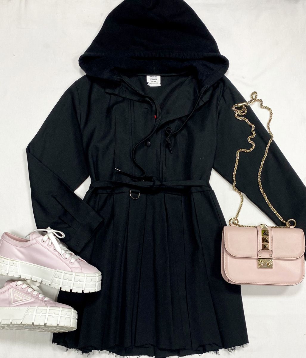 Платье Vetements размер L цена 23 078 руб
Кеды Prada размер 39.5 цена 46 155 руб
Сумка Valentino 