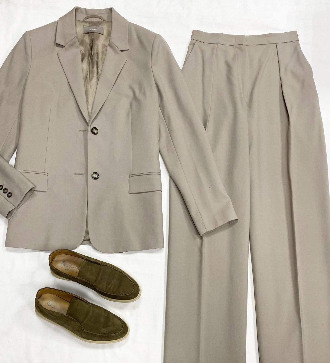 Костюм 12 Storeez размер M цена 15 655 руб
Лоферы размер 39 цена 31 310 руб