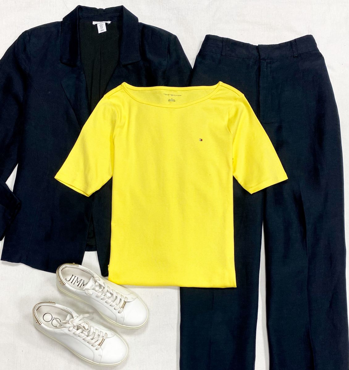 Костюм/ лен/  Haiston Heritage размер XL цена 9 393 руб
Футболка Tommy Hilfiger размер M цена 2 348 руб
Кеды Jimmy Choo размер 40.5 цена 26 614 руб
