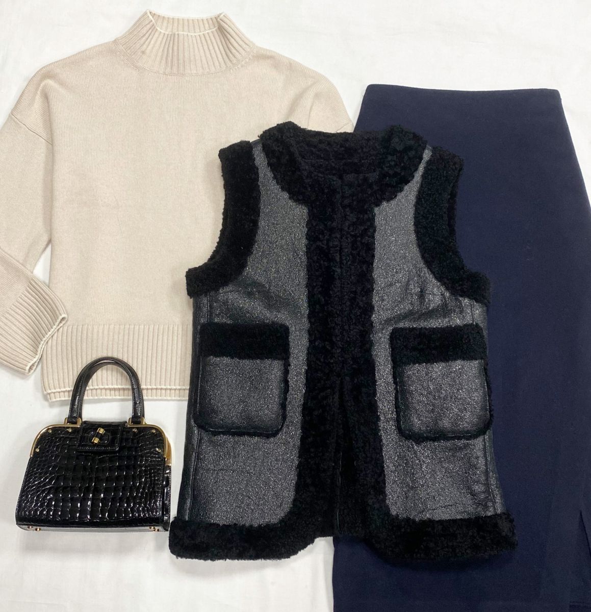 Свитер Eleventy размер L цена 15 655 руб
Юбка Max Mara размер 46 цена 10 959 руб
Жилет Joseph размер 40 цена 28 179 руб
Сумка Saint Laurent 