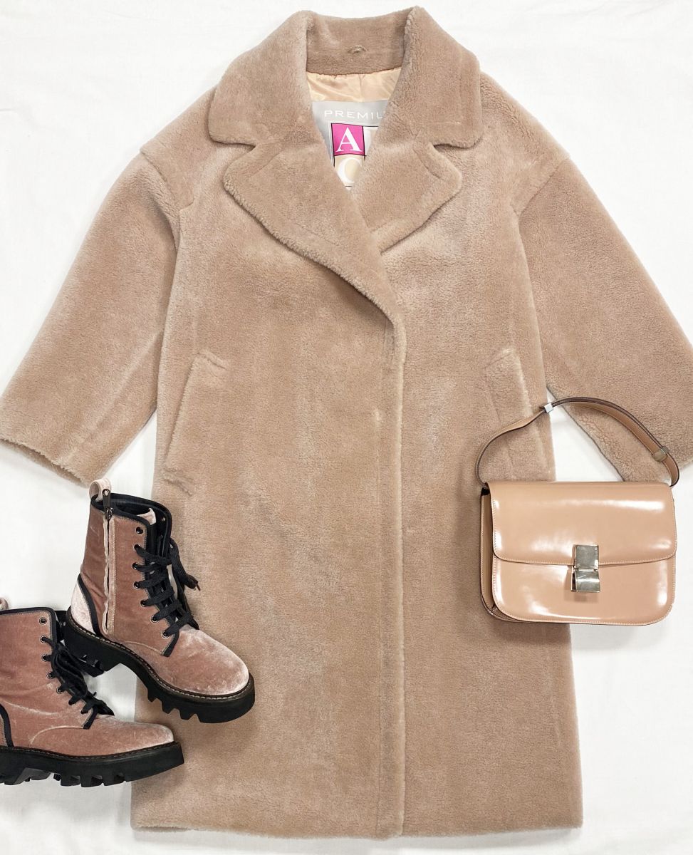 Пальто размер 44 цена 10 959 руб
Ботинки Brunello Cucinelli размер 38 цена 23 483 руб
Сумка Celine 