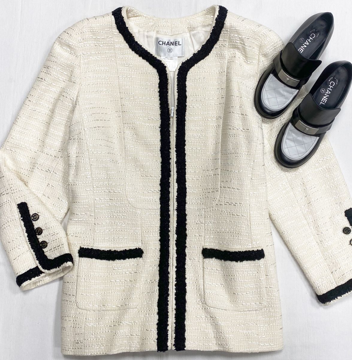 Жакет / твид / Chanel размер 50 цена 93 930 руб 
Туфли Chanel размер 38.5 цена 23 483 руб