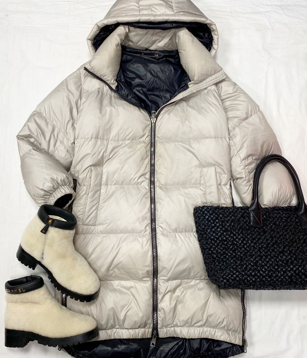 Пуховик Fabi размер 40 цена 23 483 руб 
Ботинки Chanel размер 40 цена 156 550 руб 
Сумка Bottega Veneta