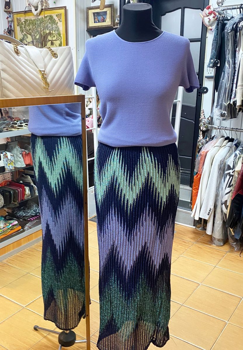 Юбка /люрекс/ Missoni размер 6 262 руб
Топ Giorgio Armani размер 44 цена 4 697 руб