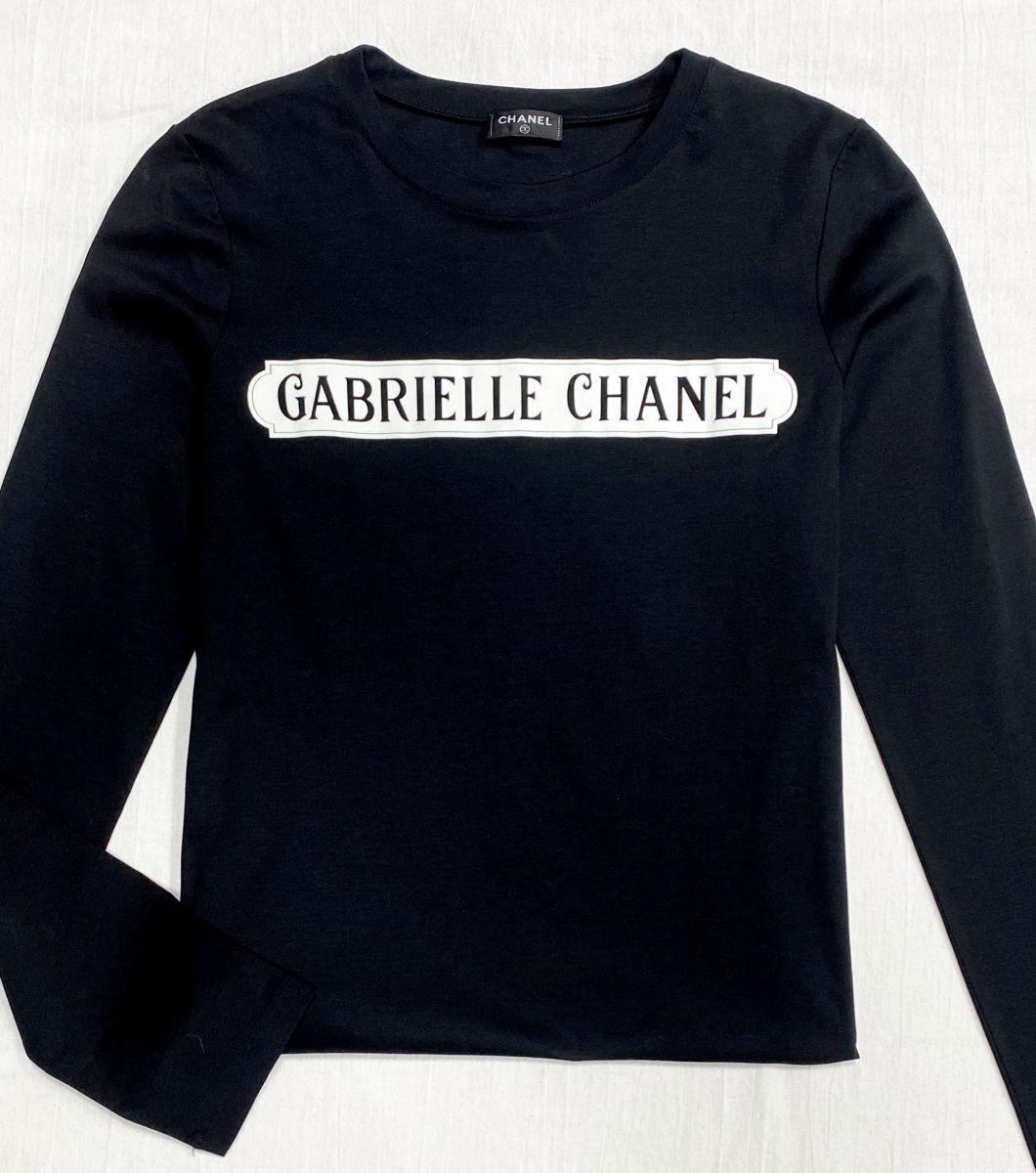 Кофта Chanel размер 38 цена 15 655 руб
Брюки Tom Ford размер 42 цена 7 828 руб
Кроссовки Chanel размер 38 цена 46 965 руб