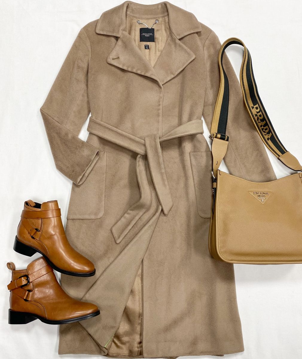 Пальто Weekend Max Mara размер 42 цена 15 655 руб 
Ботинки Alexander McQueen размер 39 цена 23 483 руб 
Сумка Prada 