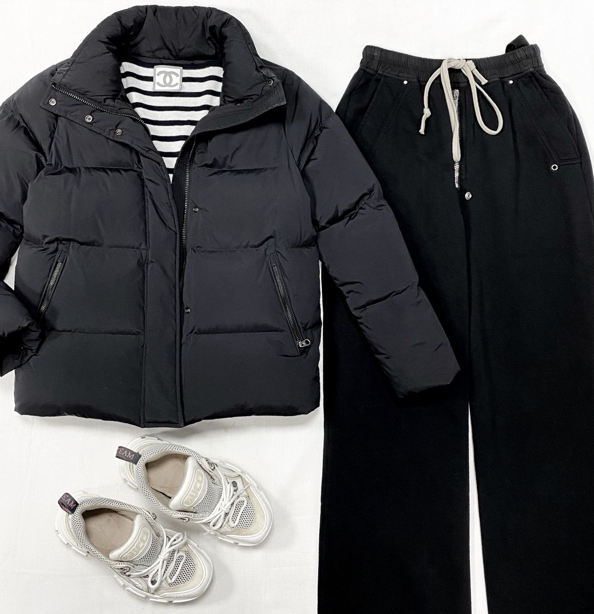 Пуховик Woolrich размер S цена 29 745 руб Кофта Chanel размер 42 цена 7 828 руб Брюки размер S цена 15 655 руб Кроссовки Gucci размер 37 цена 23 483 руб