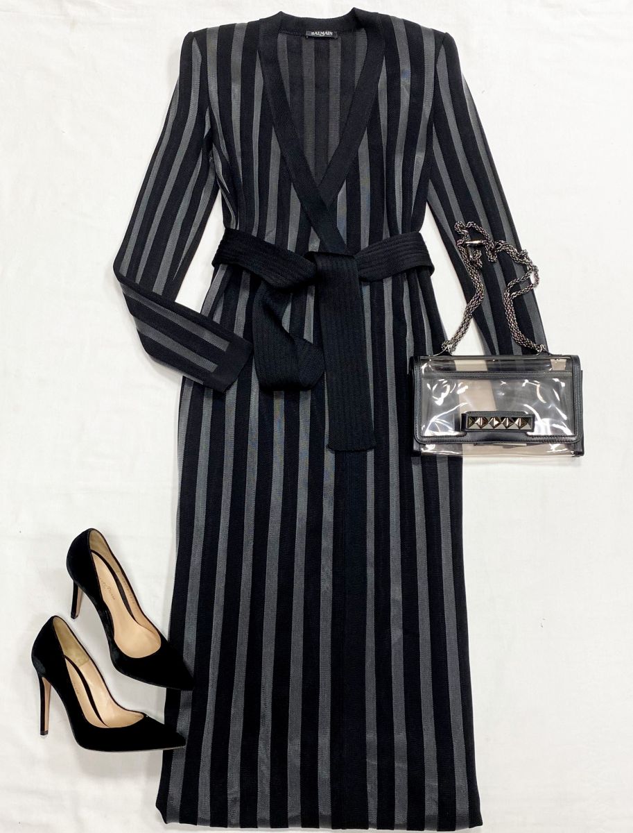 Платье Balmain размер 38 цена 26 614 руб
Туфли Gianvito Rossi размер 37 цена 23 483 руб
Сумка Valentino 