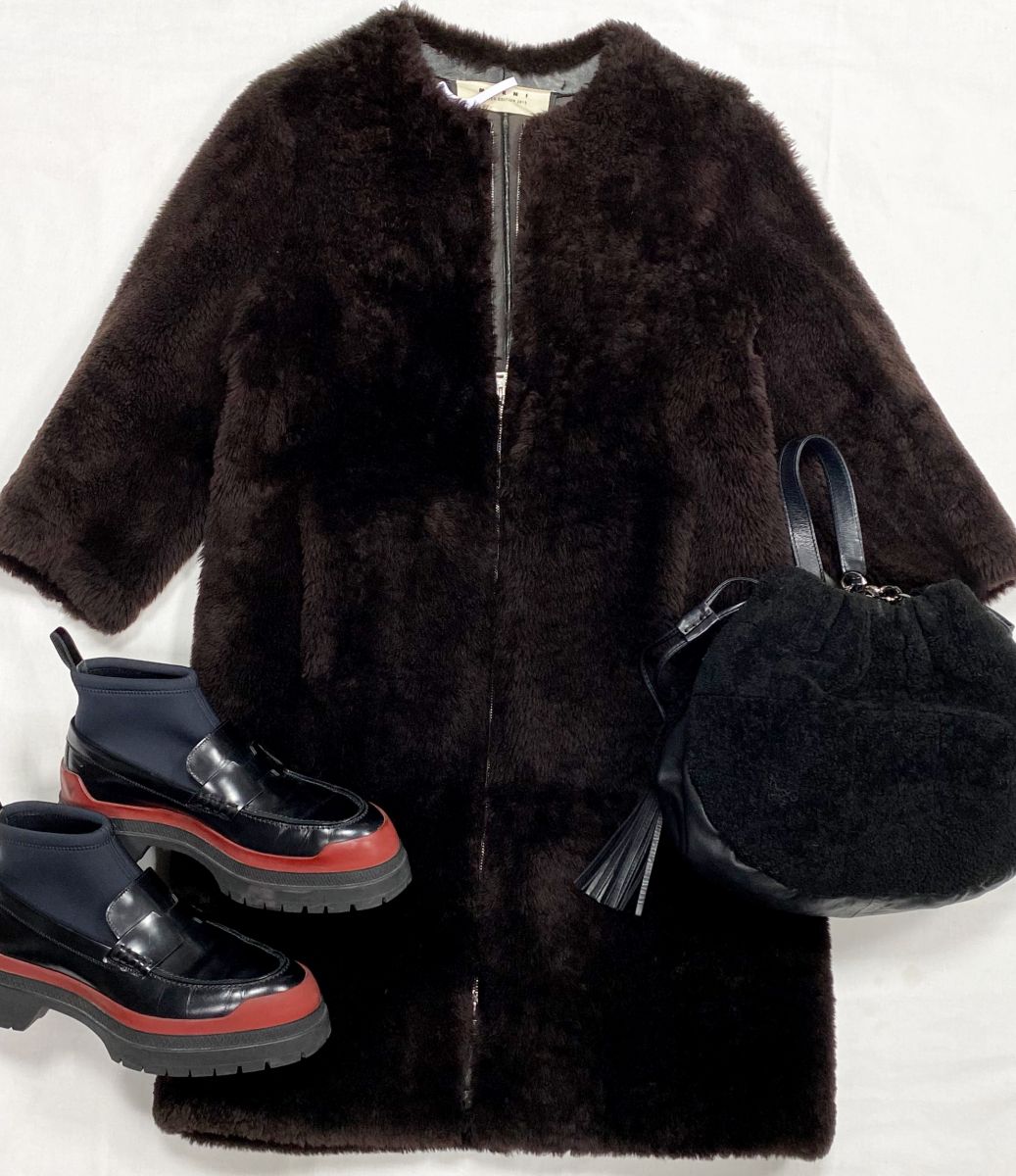 Дубленка Marni размер 38 цена 23 483 руб
Ботинки Hermes размер 38 цена 62 620 руб
Сумка Chanel
