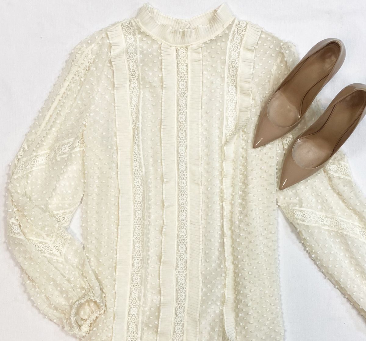 Блузка Zimmermann размер 3 цена 15 385 руб
Туфли Saint Laurent размер 37 цена 23 078 руб 
