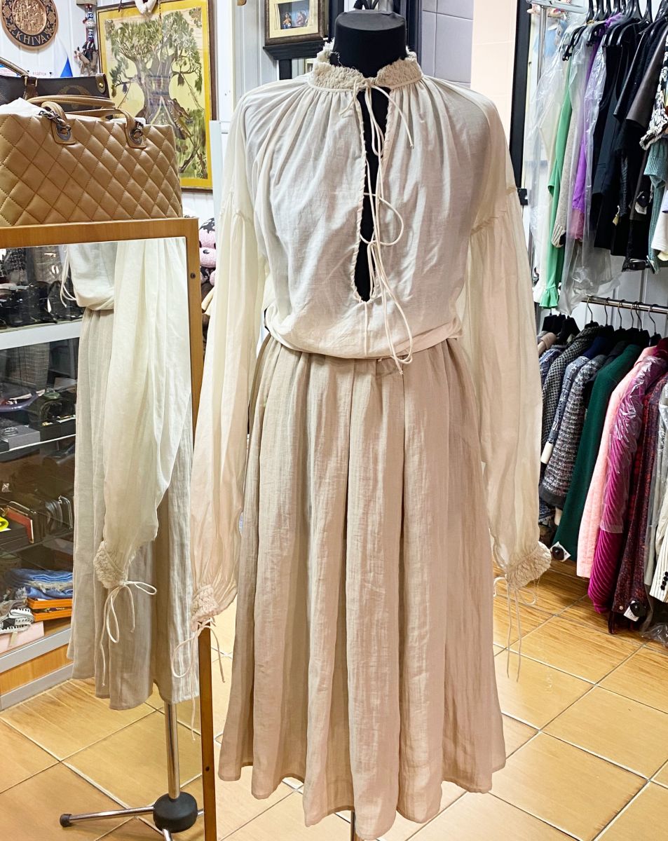 Блузка Saint Laurent размер M цена 31 310 руб
Юбка Elie Tahari размер 42 цена 9 393 руб
