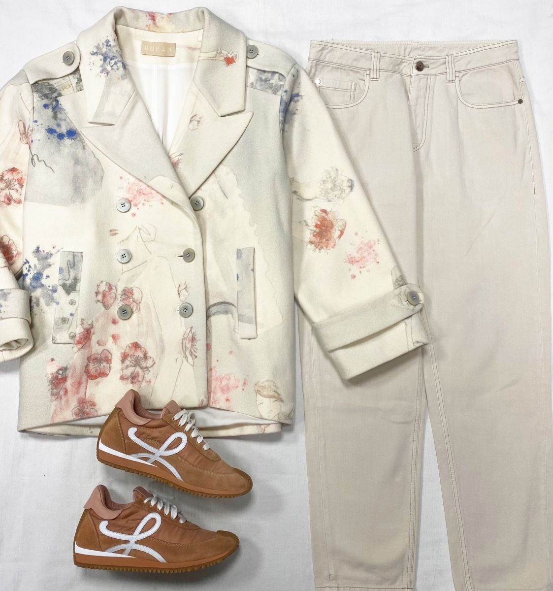 Полупальто Ruban размер 42 цена 15 655 руб Джинсы  размер 42 цена 15 655 руб Кроссовки Loewe размер 38 цена 46 965 руб