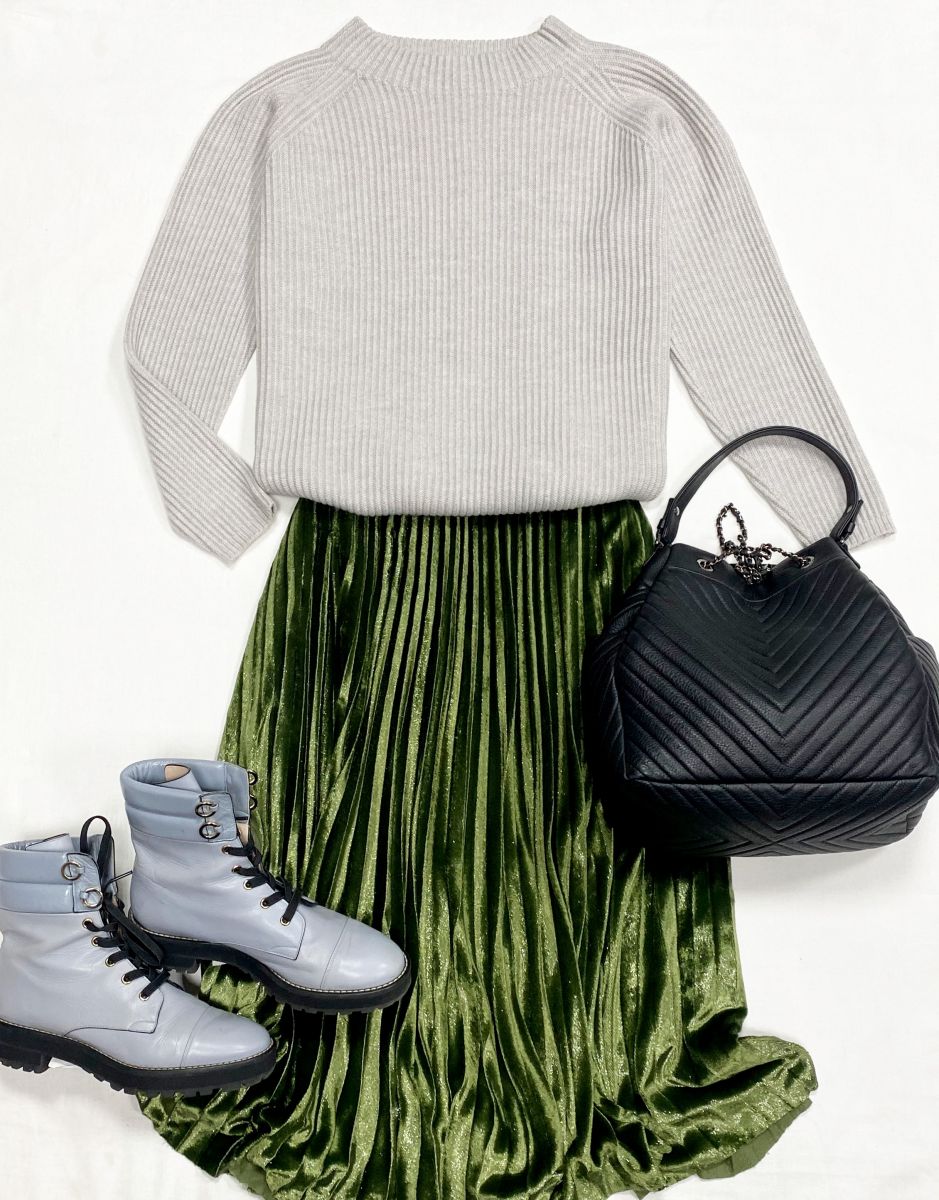 Свитер размер 42 цена 4 697 руб
Юбка Whistles размер 40 цена 7 828 руб
Ботинки Stuart Weitzman размер 37 цена 14 090 руб
Сумка Chanel