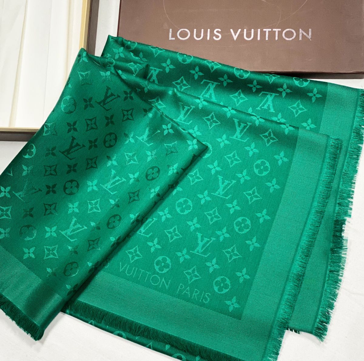 Шаль / шелк / шерсть / Louis Vuitton размер 140/140 цена 31 282 руб 