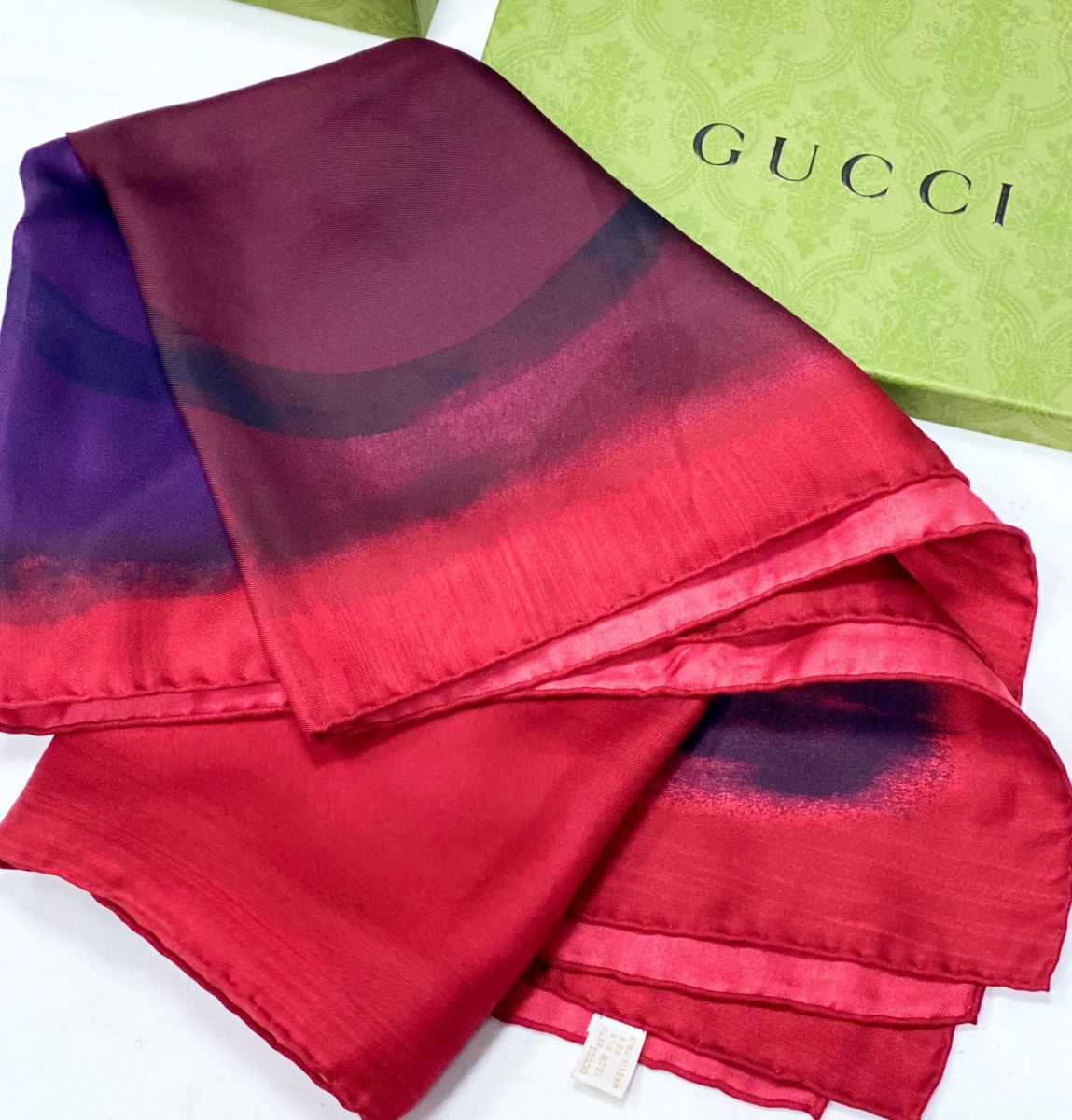 Платок / шелк / Gucci размер 90/90 цена 7 828 руб 
