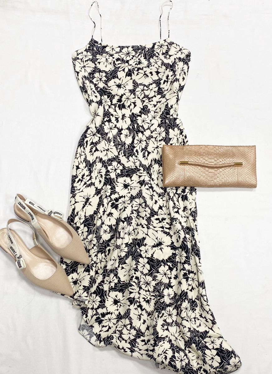 Платье Celine размер 34 цена 62 620 руб
Мюли Christian Dior размер 38.5 цена 46 965 руб
Клатч Tom Ford
