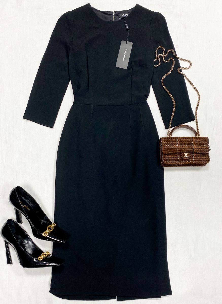 Платье Dolce Gabbana размер 40 цена 39 138 руб/ с биркой/ 
Туфли Saint Laurent размер 38 цена 31 310 руб
Сумочка Chanel 