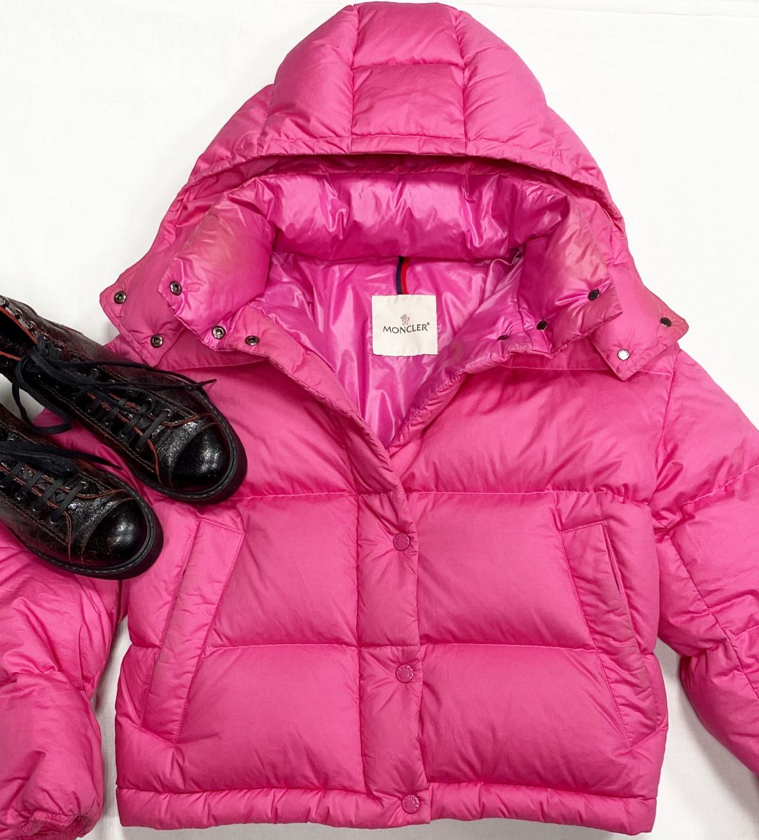 Пуховик Moncler размер 0 цена 31 310 руб
Ботинки Chanel размер 38.5 цена 43 834 руб