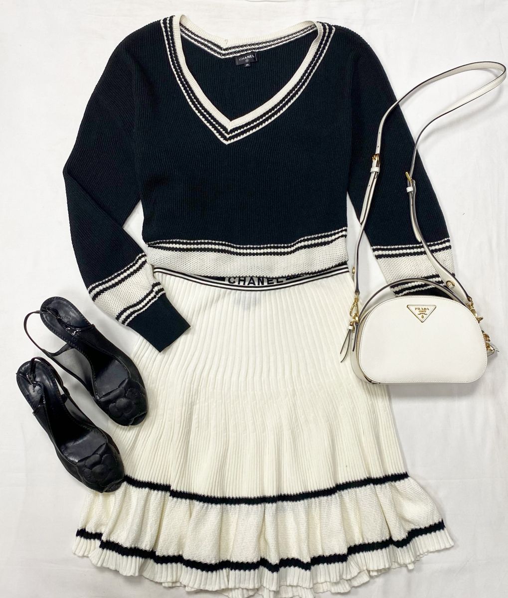 Костюм / кофта + юбка / Chanel размер 40 цена 93 930 руб 
Босоножки Chanel размер 41 цена 23 483 руб 
Сумка Prada