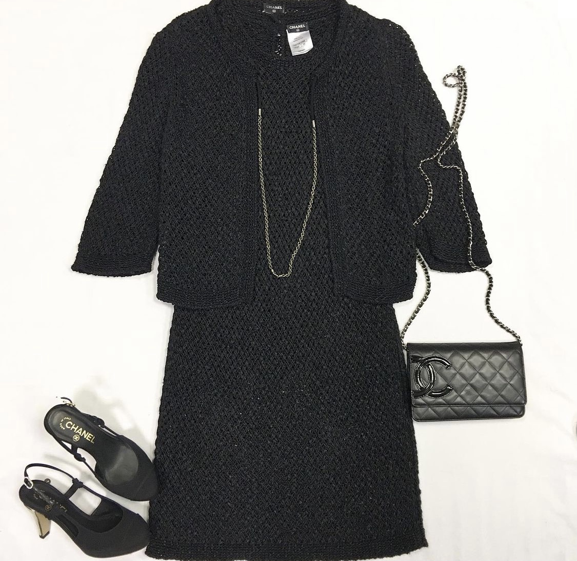 Костюм Chanel размер 42 цена 23 077 руб 
Туфли Chanel размер 36 цена 10 770 руб 
Сумочка Chanel 