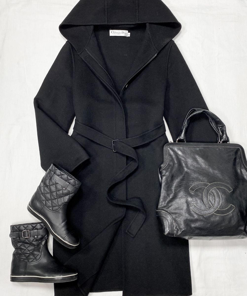 Пальто / кашемир / Christian Dior размер 46 цена 93 930 руб 
Сапоги Chanel размер 37 цена 31 310 руб 
Сумка Chanel