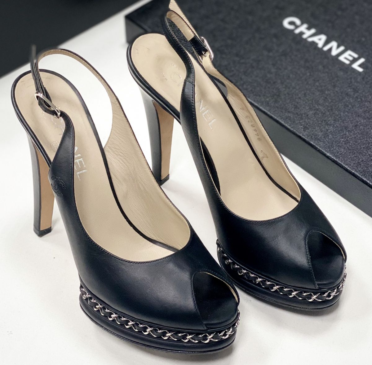 Босоножки Chanel 41 цена 15 655 руб 