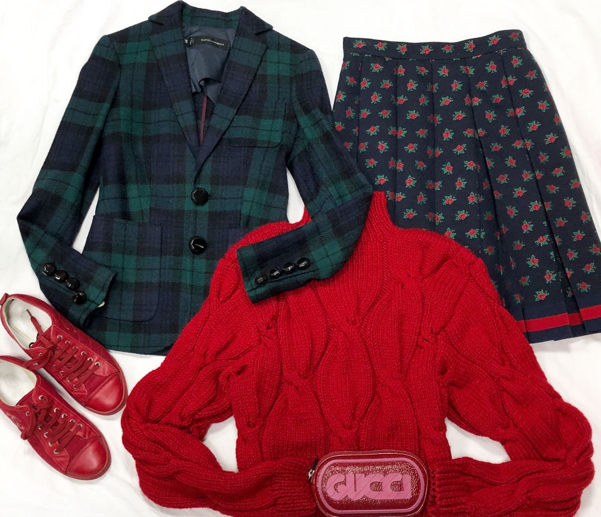 Жакет Dsquared2 размер 38 цена 15 655 руб 
Свитер NameLazz размер OS цена 4 697 руб 
Юбка Gucci размер S цена 23 483 руб 
Сумочка GUCCI