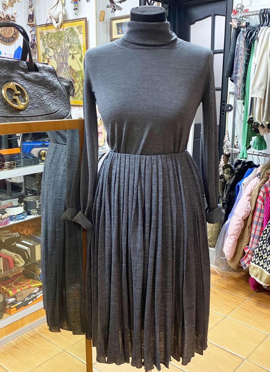 Юбка Fabiana Filippi размер 40 цена 10 959 руб
Водолазка Max Mara размер 42 цена 7 828 руб
