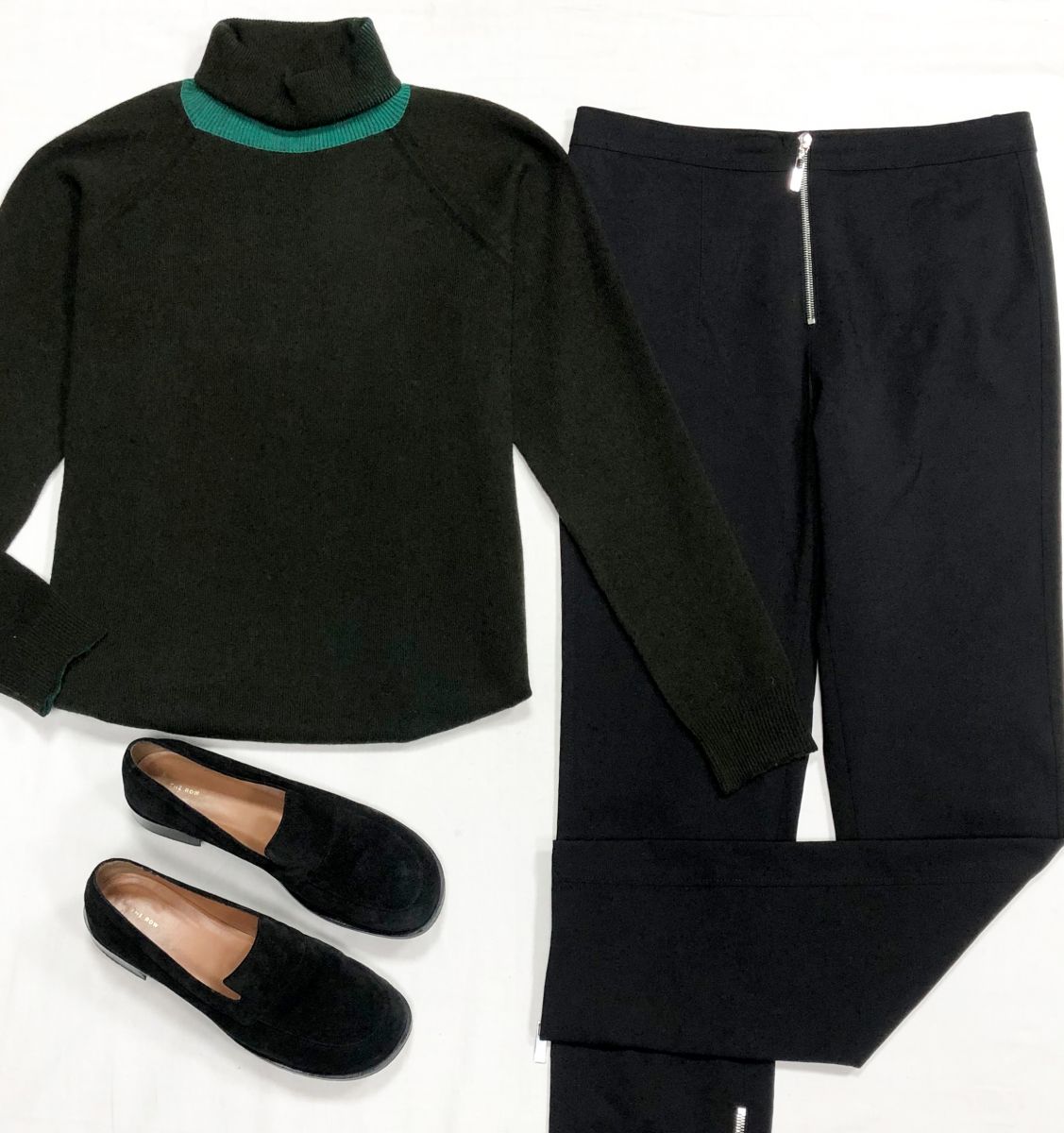 Брюки Louis Vuitton размер 42 цена 10 959 руб
Свитер ETRO размер 44 цена 3 131 руб
Лоферы The Row размер 39 цена 53 227 руб