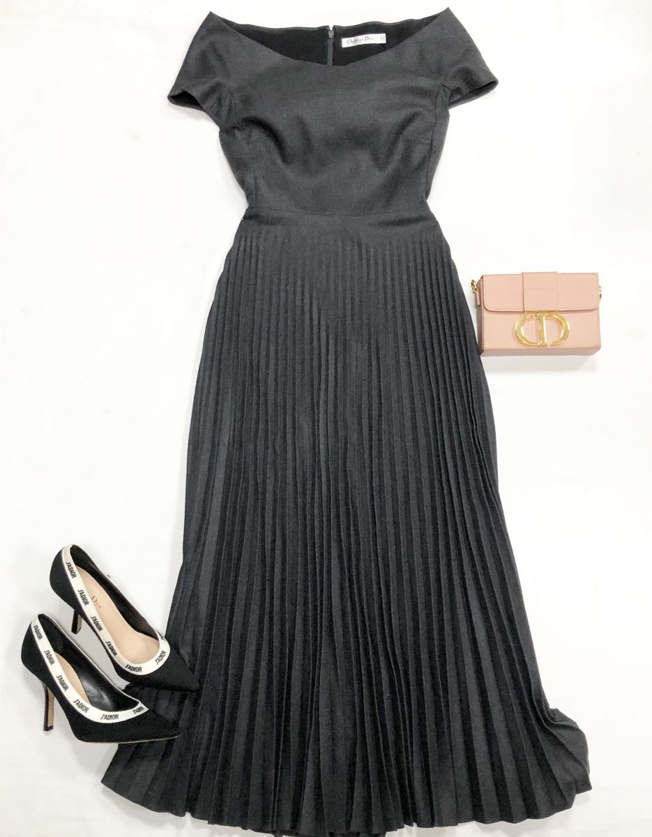 Платье Christian Dior размер 44 цена 78 275 руб
Туфли Christian Dior размер 39 цена 39 138 руб
Сумочка Christian Dior