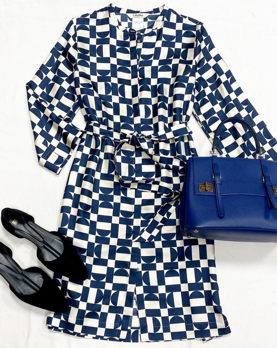 Платье S Max Mara размер 42 цена 7 828 руб
Балетки Totem размер 41 цена 23 483 руб
Сумка Prada 