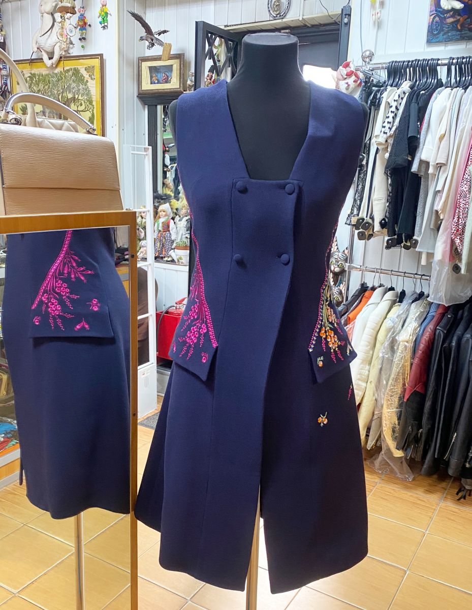 Жилет/ вышивка/ Christian Dior размер 34 цена 39 138 руб


