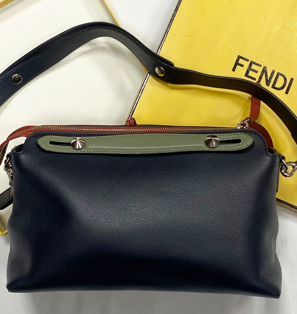 Сумка Fendi размер 25/15 цена 46 965 руб
