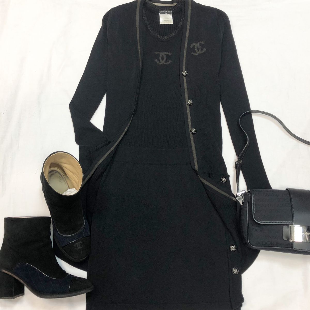 Комплект / платье + кардиган CHANEL размер 34 цена 46 155 руб 
Сумка DOLCE GABBANA