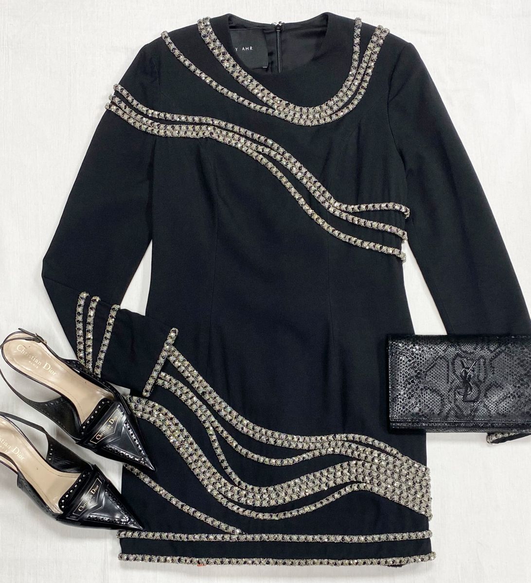 Платье Jay Ahr размер M цена 26 614 руб
Туфли Christian Dior размер 39 цена 31 310 руб
Сумочка Saint Laurent 