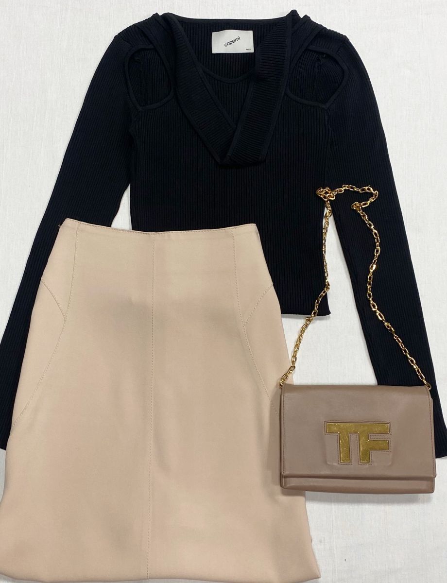 Кофта Coperni размер XS цена 7 828 руб
Юбка Blumarine размер 40 цена 1 566 руб
Сумка Tom Ford 