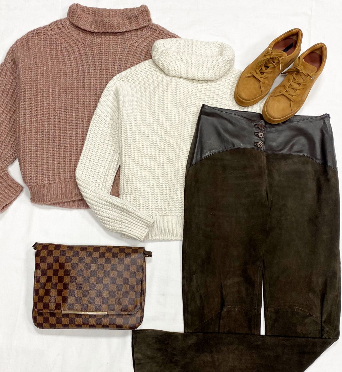 Свитер Isabel Marant размер 40 цена 15 655 руб
Свитер/ пайетки/ размер 42 цена 15 655 руб
Брюки/ кожа/ замша/ Valentino  размер 42 цена 15 655 руб
Кеды размер 37.5 цена 39 138 руб
Сумка Louis Vuitton 