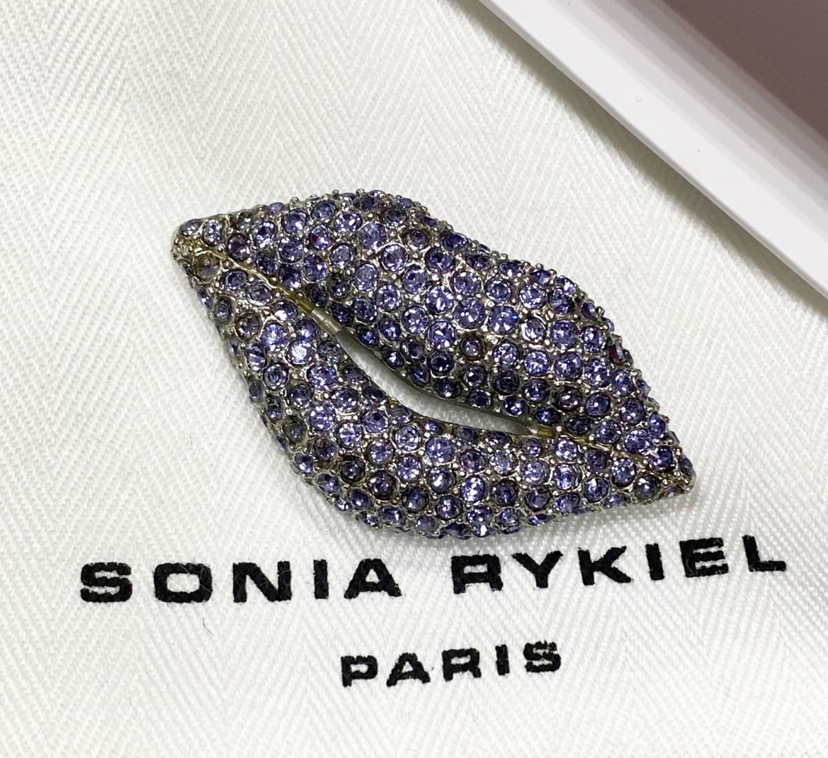 Брошка /камни/ Sonia Rykiel цена 4 616 руб/в коробке/ 