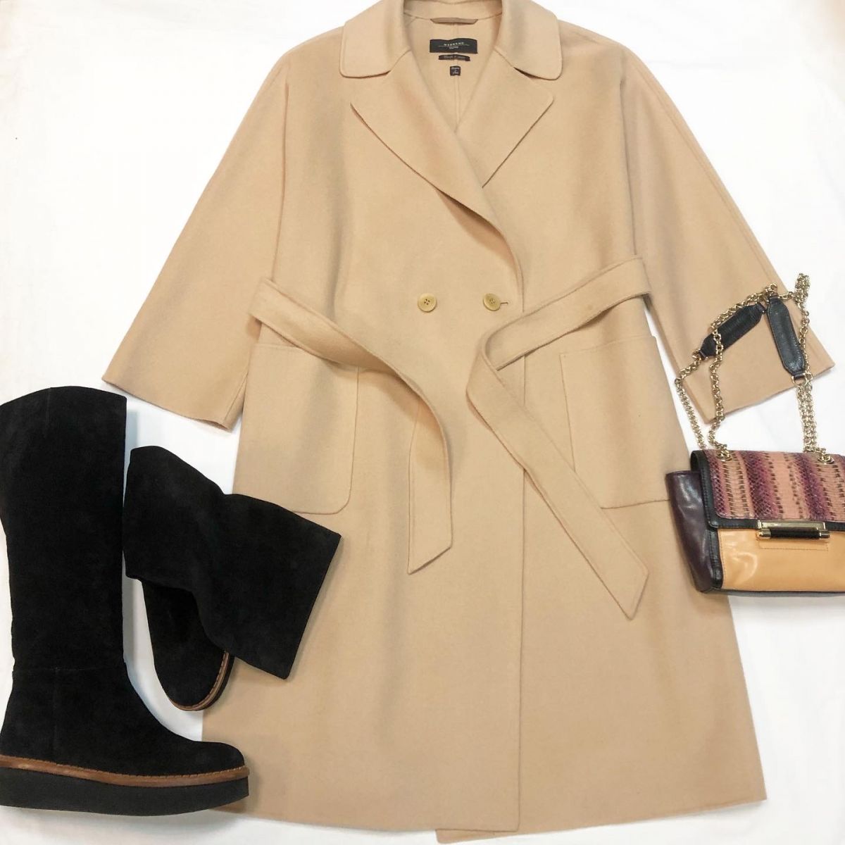Пальто Weekend Max Mara размер 42/44 цена 46155 руб Сапоги TOD’S размер 40.1/2 цена 15 385 руб Сумочка DVF