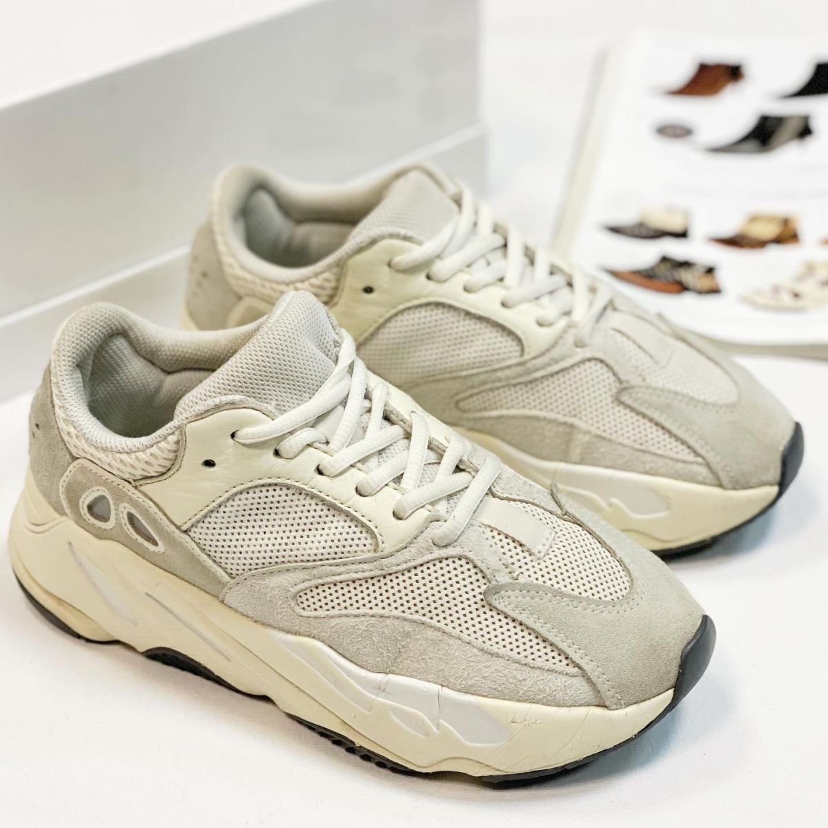 Кроссовки Yezzy размер 37.5 цена 15 385 руб 