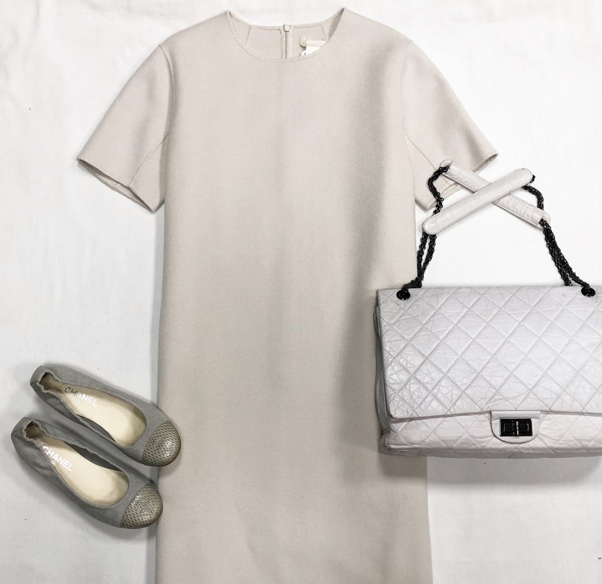 Платье Max Mara размер 44 цена 10 770 рубБалетки Chanel размер 39.5 цена 23 078 рубСумка Chanel