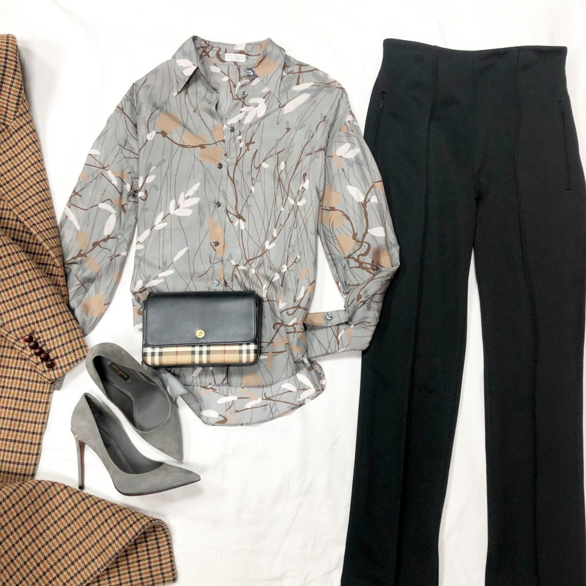 Рубашка Brunello Cuccinelli размер S цена 39 138 руб
Брюки Fendi размер 42 цена 15 655 руб 
Туфли Louis Vuitton размер 38.5 цена 23 483 руб 
Сумочка Burberry