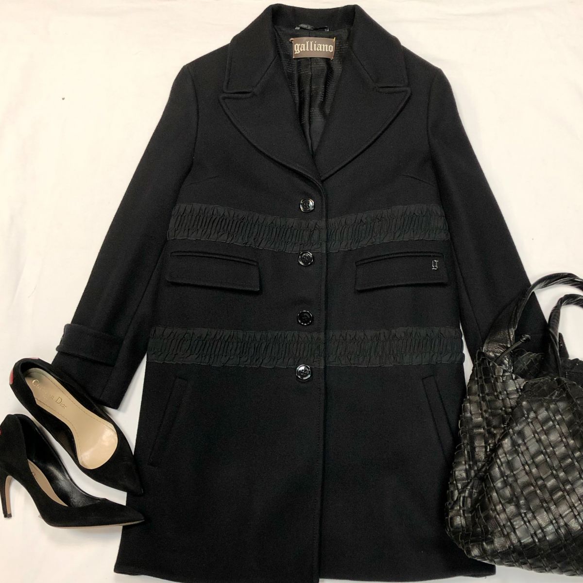 Пальто GALLIANO размер 30/44 цена 10 770 руб Туфли CHRISTIAN DIOR размер 38 цена 13 847 руб Сумка Massimo Dutti