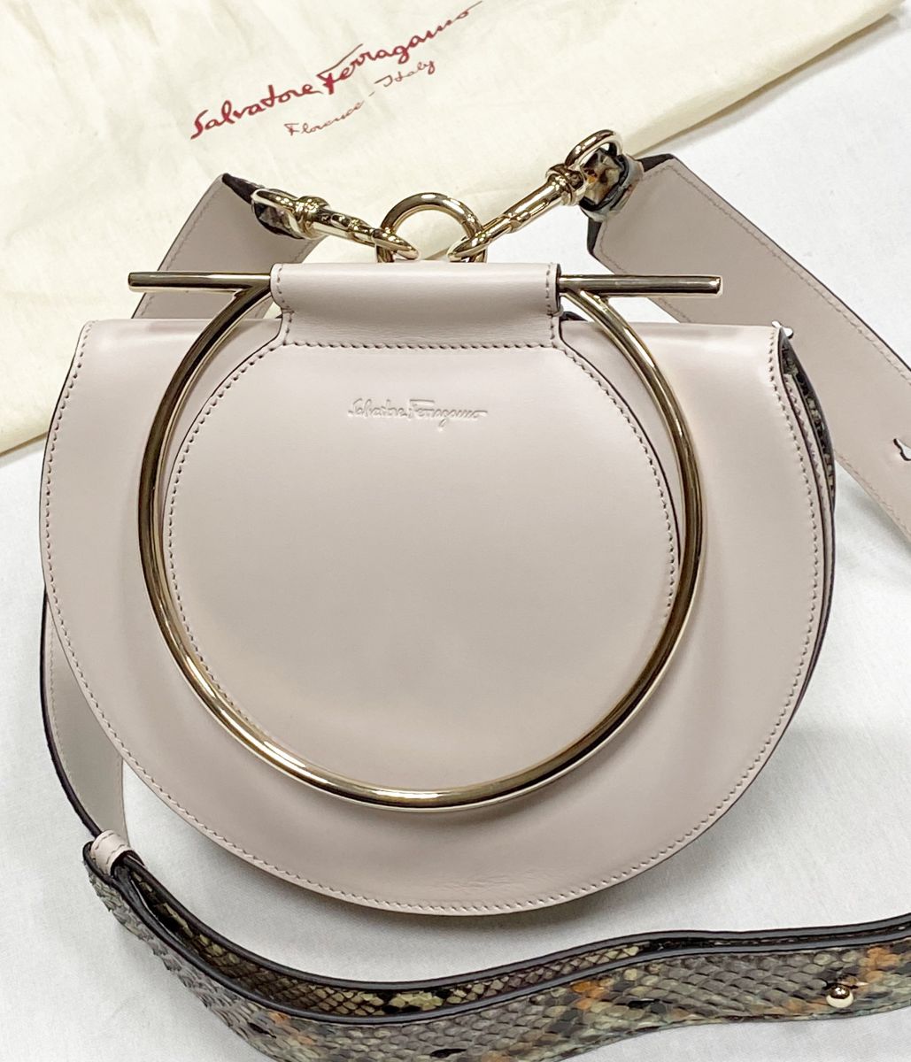 Сумочка Salvatore Ferragamo размер 20/15 цена 46 965 руб
